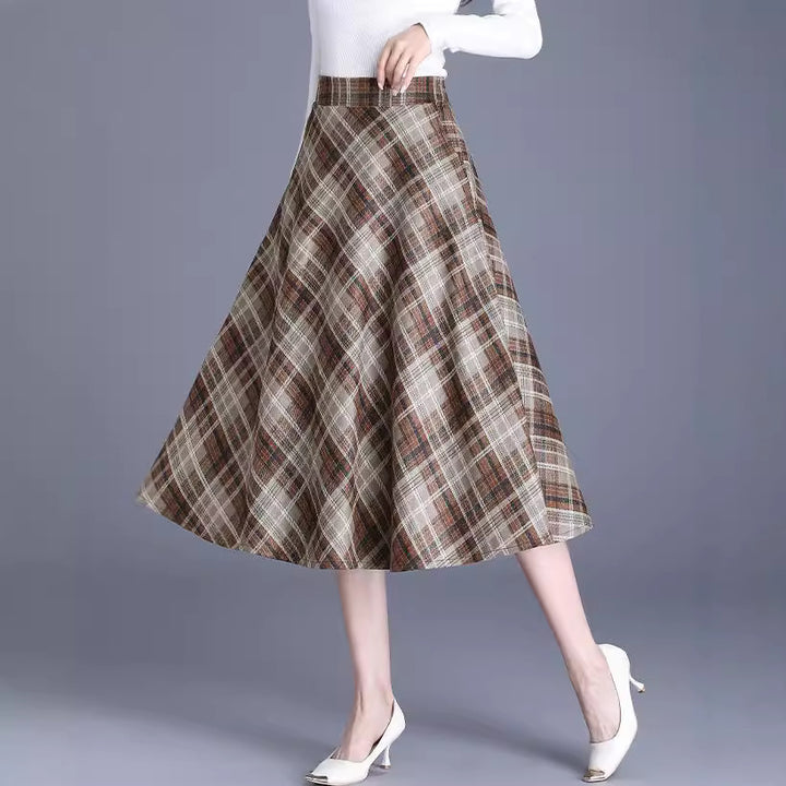 Plaid midi skirt for women in soft fabric and flowy cut Lune London