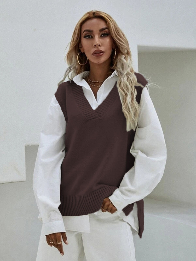 Knitted sweater for women with V-neck and ribbed texture Lune London