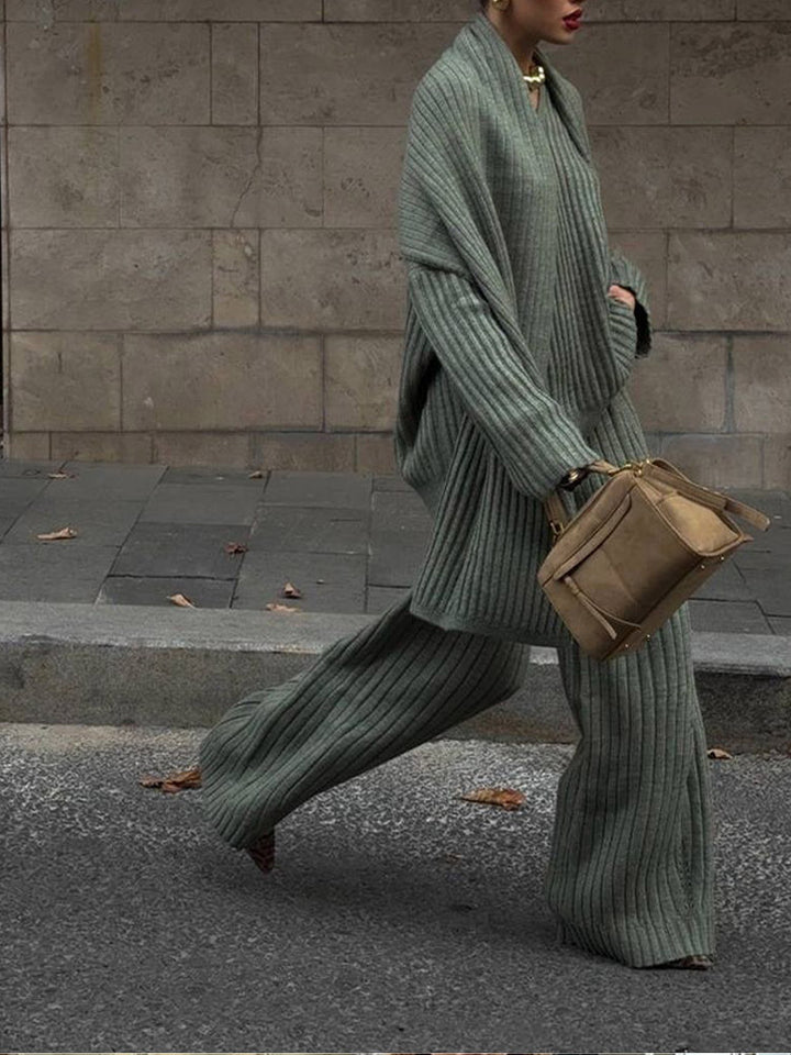 Complete knitted sweater for women with a relaxed and modern cut Lune London