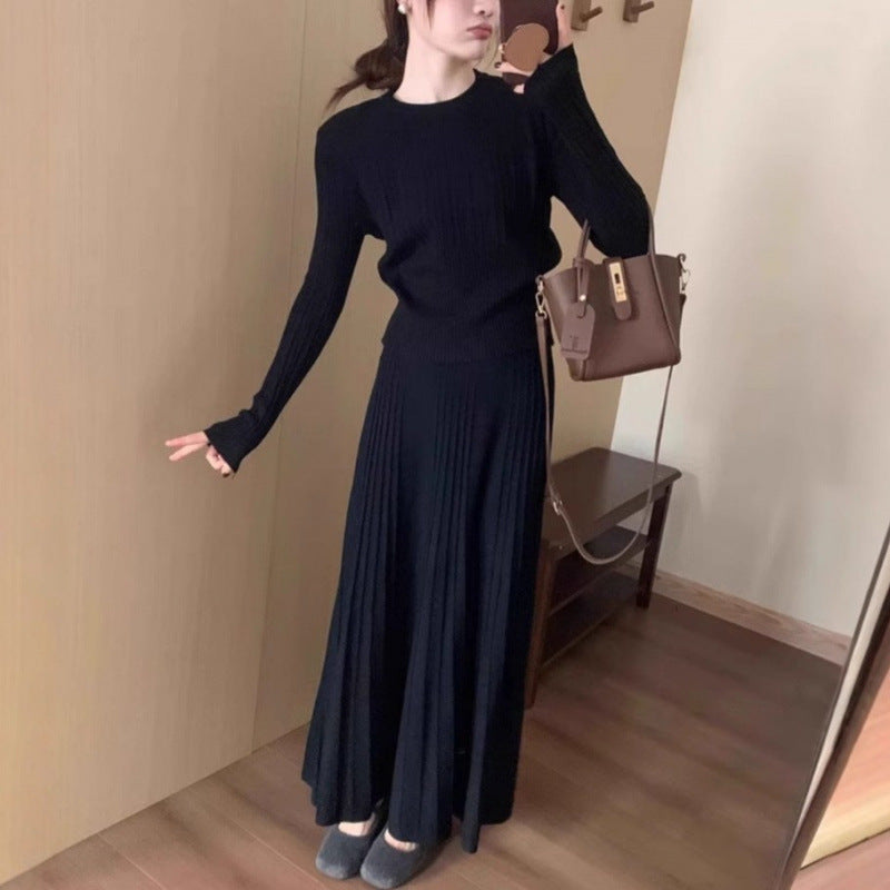 Ensemble en tricot pour femmes avec jupe plissée et pull ton sur ton Chic & Stil