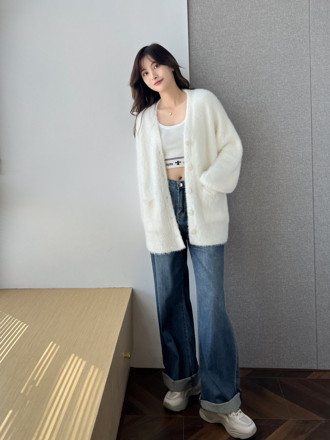 Cardigan moelleux pour femmes avec poches et larges revers Chic & Stil