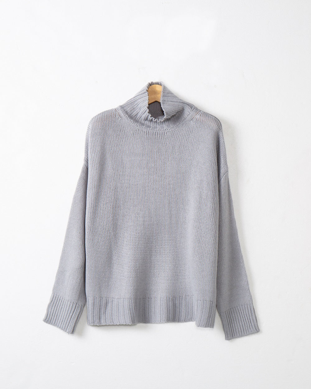 Woman knit turtleneck sweater with structured design Lune London