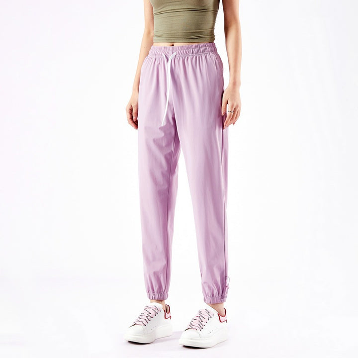 Light sport pants for women with elastic waist and practical pockets Lune London