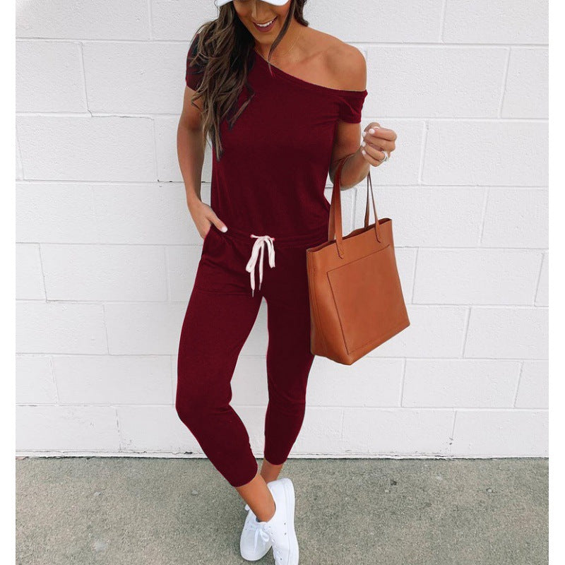 Combinaison élégante pour femmes avec décolleté asymétrique et accentuation de la taille haute Chic & Stil