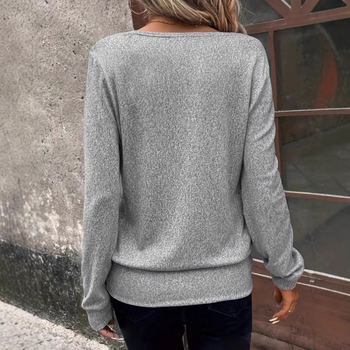 Women's sweater with an elegant V shape and long sleeves Lune London