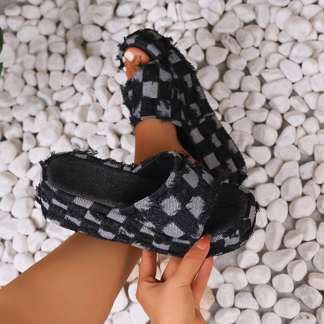 Trendy women's house slippers with chic plaid texture