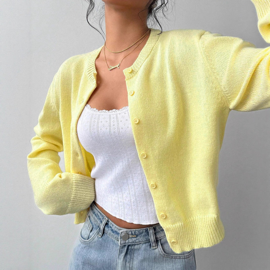 Cardigan pour femmes avec texture à fines côtes et design boutonné Chic & Stil