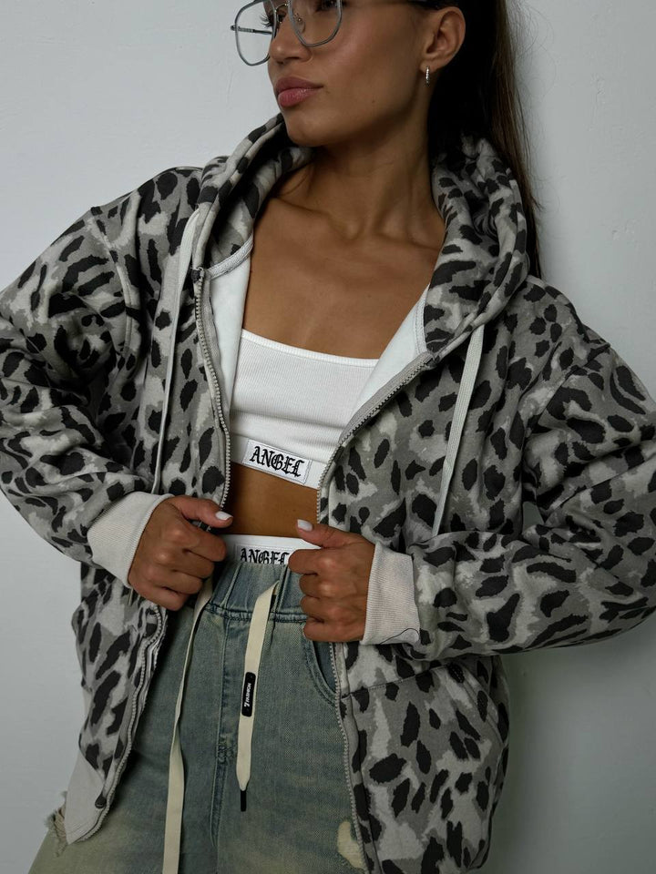 Women's hoodie with a modern animal print and practical pockets Lune London