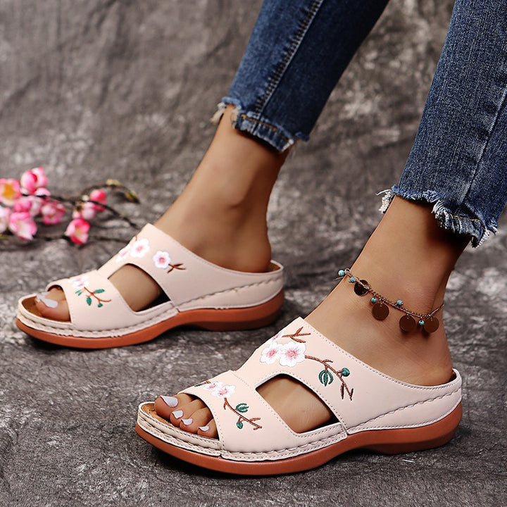Women's strap sandals with floral embroidery and comfortable insole Chic and Style