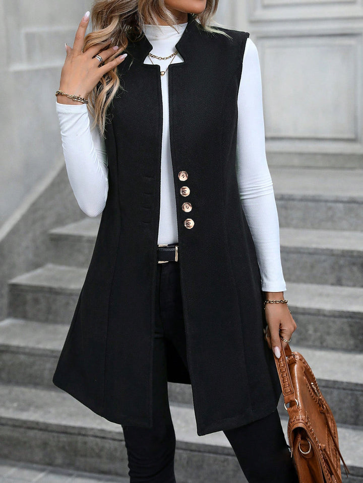 Women’s vest with an elegant cut and decorative buttons Lune London
