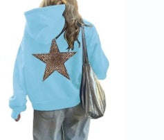 Women's hoodie with striking leopard star design Chic & Stil