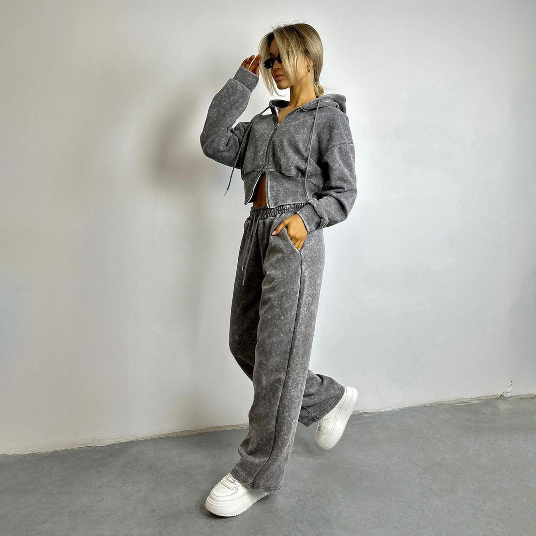 Ladies casual leisure outfit with hood and loose fit Lune London