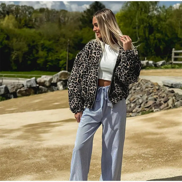 Veste matelassée tendance pour femmes avec un motif léopard moderne Lune London