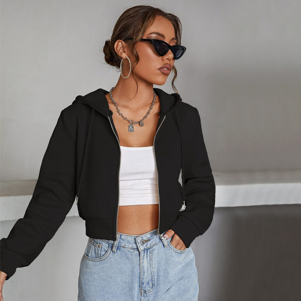Short hooded jacket for women with a trendy cut and comfortable material Chic & Stil