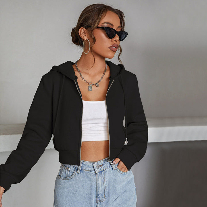 Short hooded jacket for women with a trendy cut and comfortable material Chic & Stil