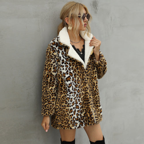 Faux fur jacket for women with a trendy leopard pattern and a soft inner lining Lune London