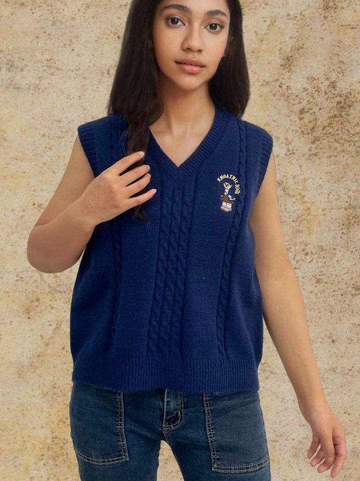 Knitted vest for women with V-neck and embossed pattern Lune London
