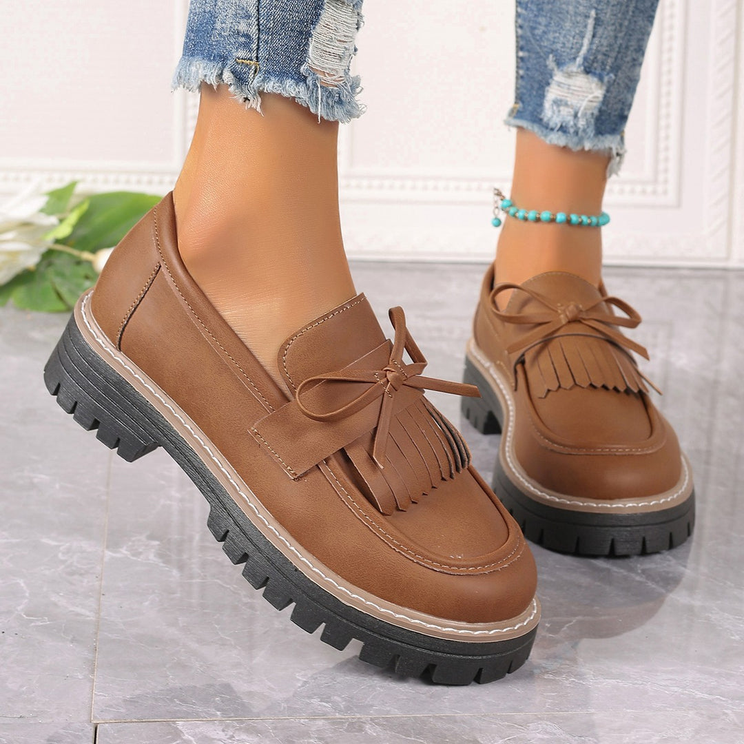 Ladies moccasins with trendy fringed design and comfortable sole Lune London