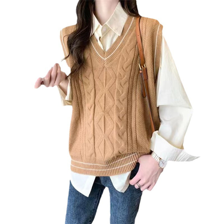 Knitted sweater for women with V-neck and geometric braid pattern Lune London