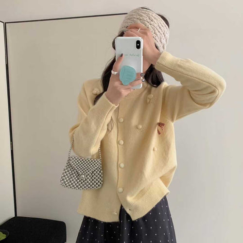 Cardigan féminin à la mode avec détails décoratifs Chic & Stil