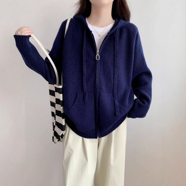 Veste à capuche pour femmes surdimensionnée avec une coupe courte et des poches pratiques Chic & Stil