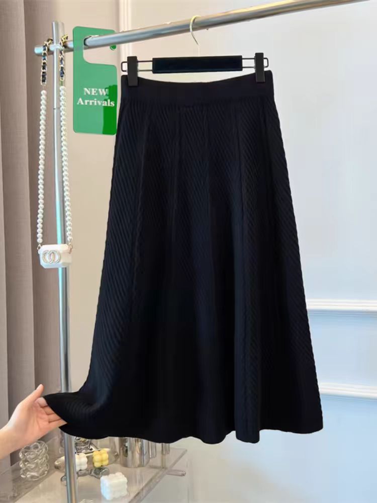 Maxi skirt for women with structured rib design Lune London