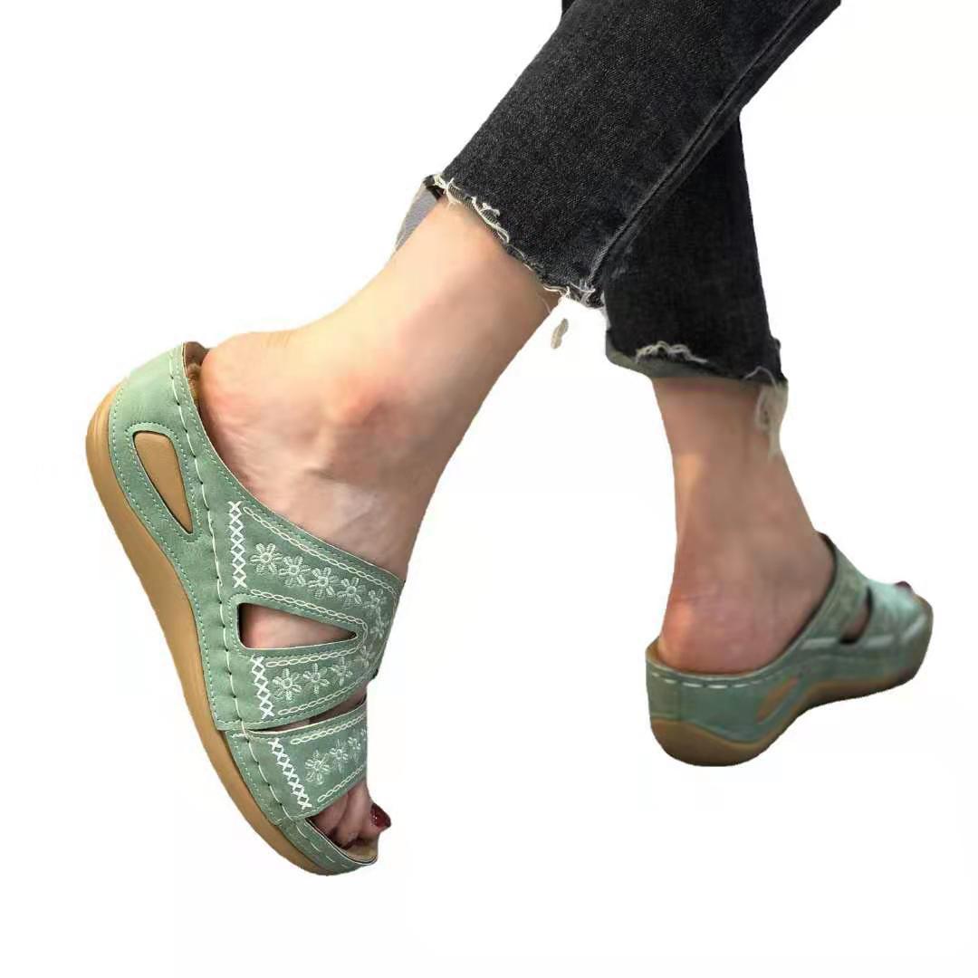 Comfortable strap sandals for women with floral design and anatomical sole Lune London