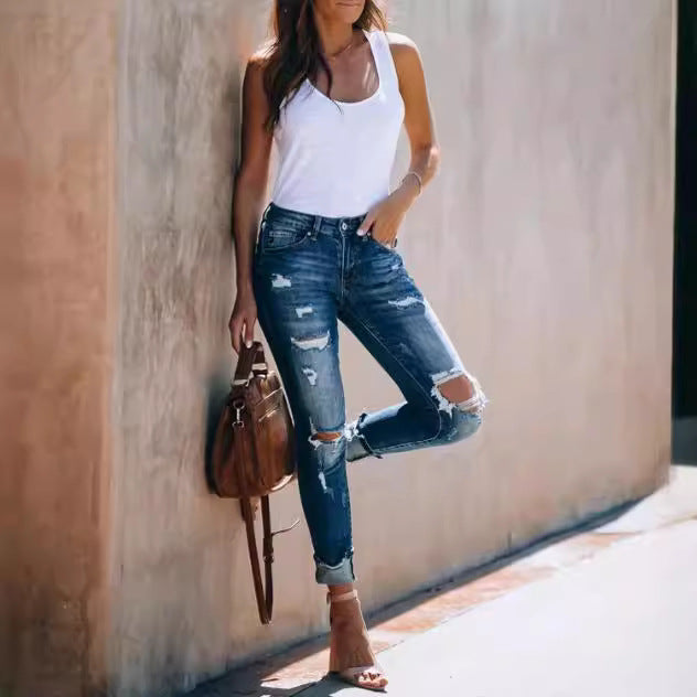 Women's Destroyed Skinny Jeans with casual cut and frayed details Lune London