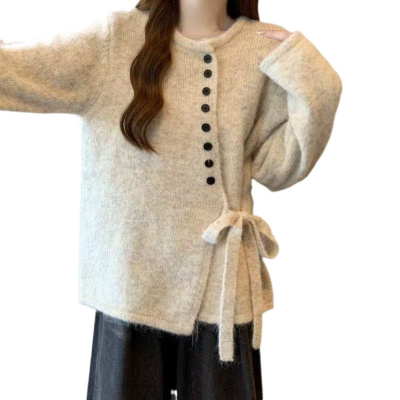 Cardigan élégant pour femmes avec des détails de bouton à la mode et une ceinture à nouer Chic & Stil