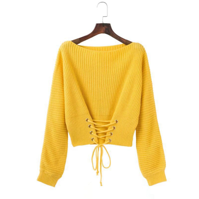 Casual knitted pullover for women with a deep V-neck and a decorative lace Lune London