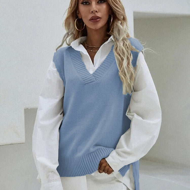 Knitted sweater for women with V-neck and ribbed texture Lune London