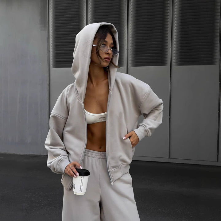 Hoodie and jogging set for women in soft material with a loose design Lune London
