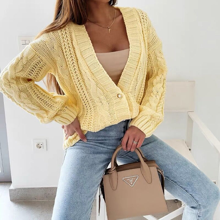 Women's chunky knit cardigan with deep V-neck and comfortable fit Lune Londonl
