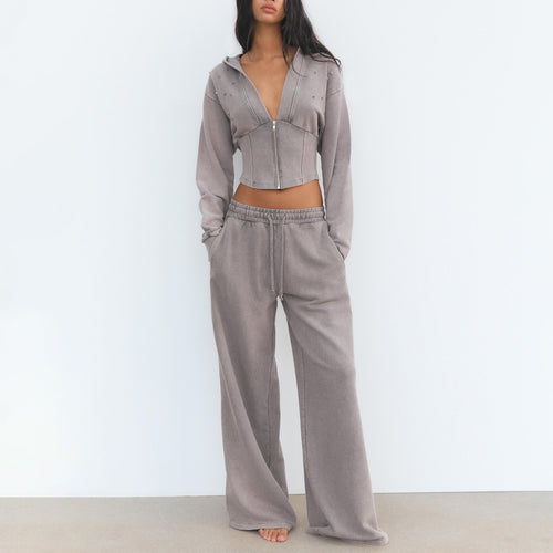 Trendy outfit for women with cropped hoodie and wide pants Lune London