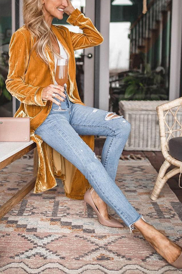 Elegant velvet coat for women with a long design and open silhouette Lune London