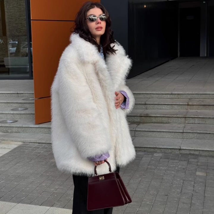Luxurious faux fur coat for women in a loose fit Lune London