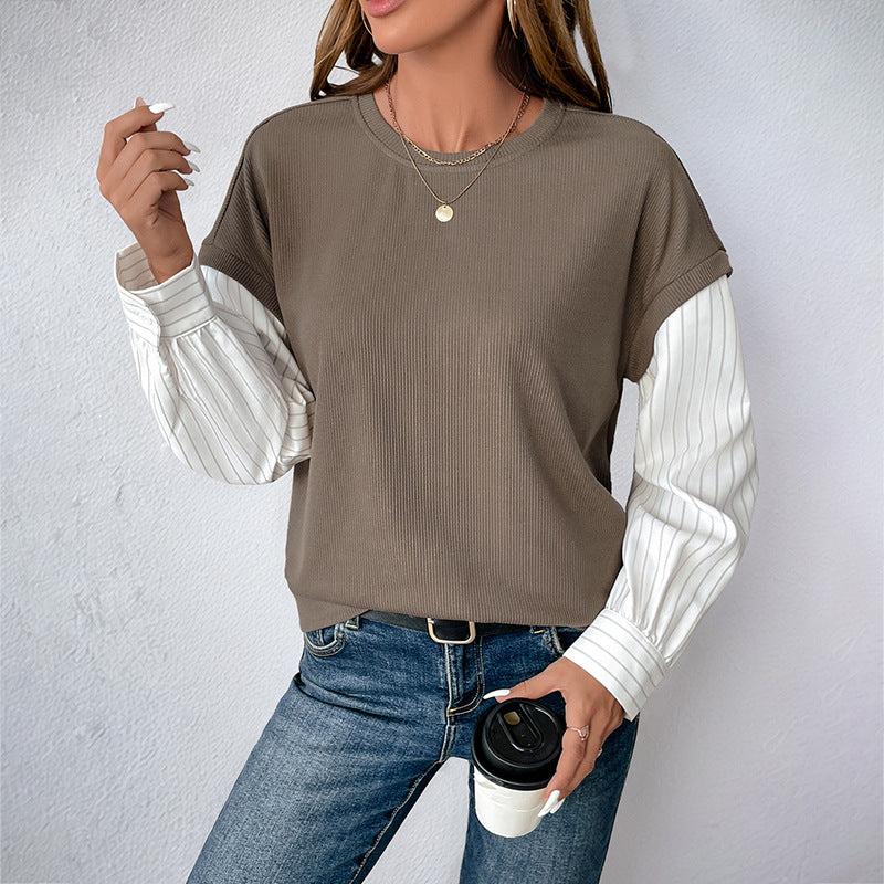 T-shirt féminin à la mode avec un look superposé créatif et des manches roulées élégantes Chic & Stil