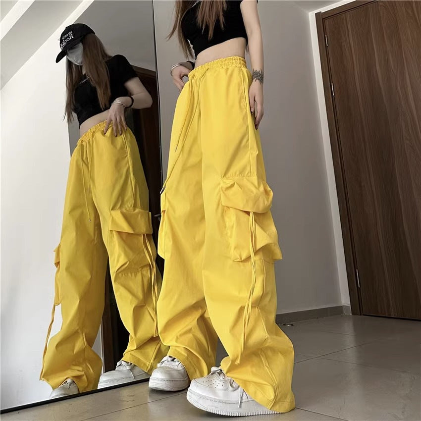 Women’s cargo pants in urban style with a loose fit and practical side pockets