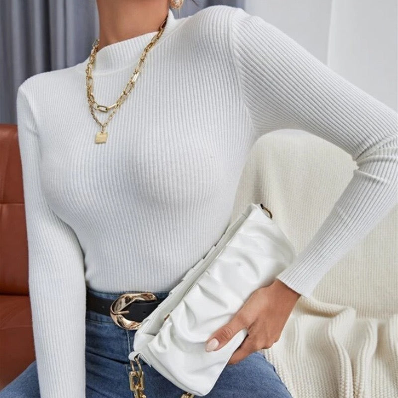 Long sleeve women's t-shirt with an elegant rib pattern.