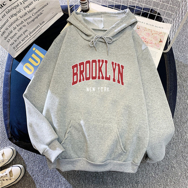 Women's hoodie with trendy Brooklyn print Chic & Stil