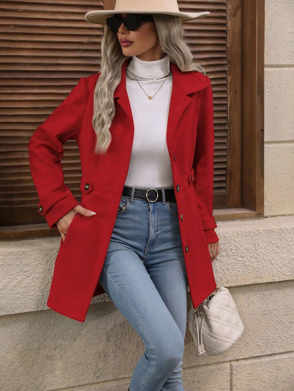 Trench-coat élégant pour femmes avec coupe ajustée et détails de boutons Chic & Stil