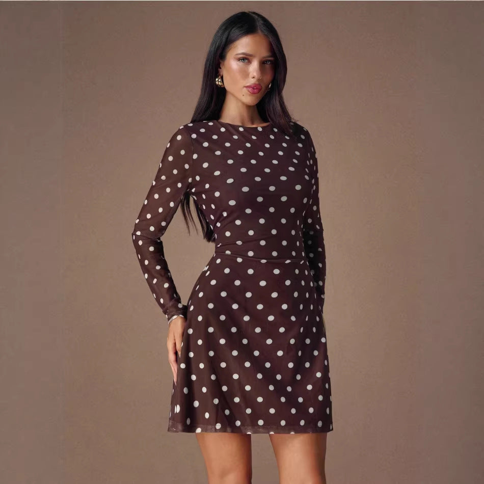 Robe mini pour femmes avec des manches transparentes et un design à pois Chic & Stil