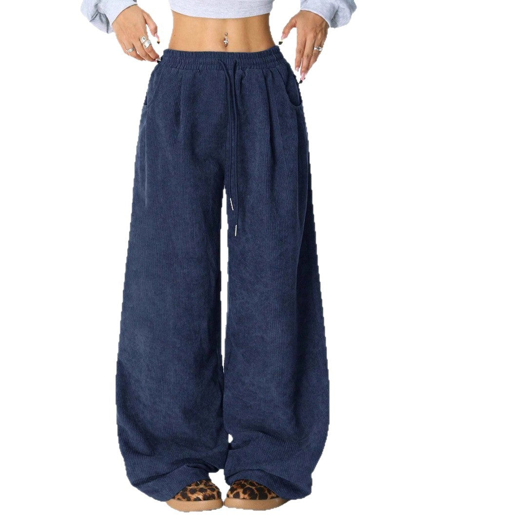 Loose leisure pants for women in ribbed material with elastic waistband and practical pockets Lune London