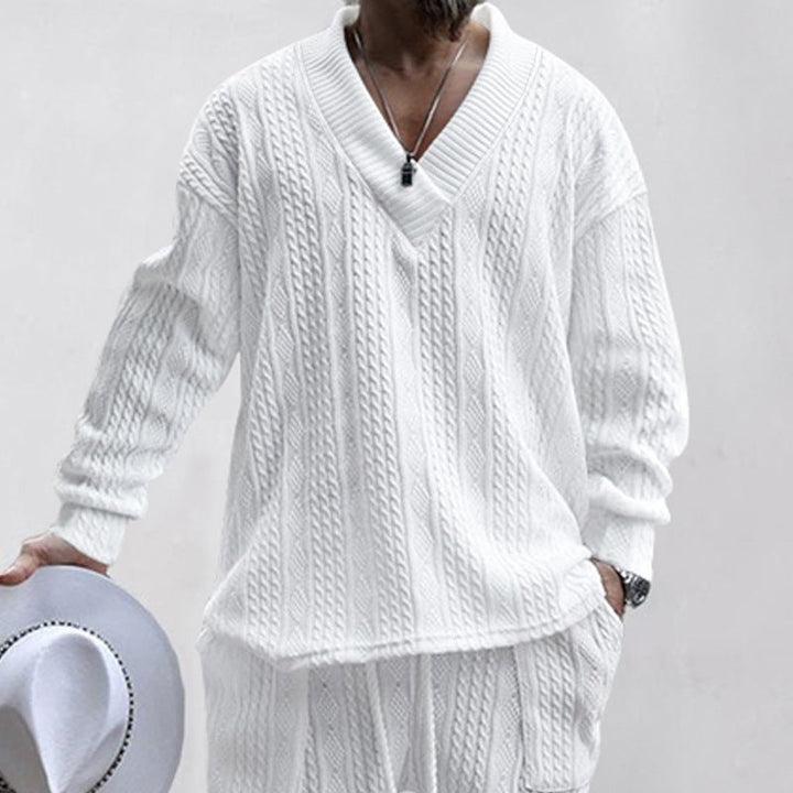 Lune London | Men's casual knit sweater with V-neck and cable pattern