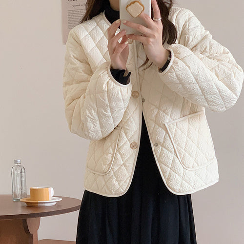 Ladies down jacket with practical button closure and side pockets Lune London