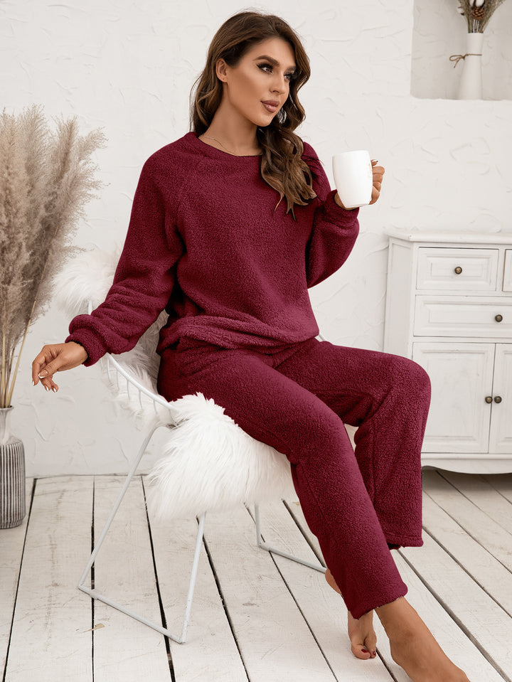 Cozy fleece pajama set for women with long sleeves and comfortable pants Lune London