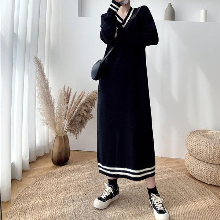 Robe tricotée élégante pour femmes avec décolleté en V et poignets contrastants Chic & Stil