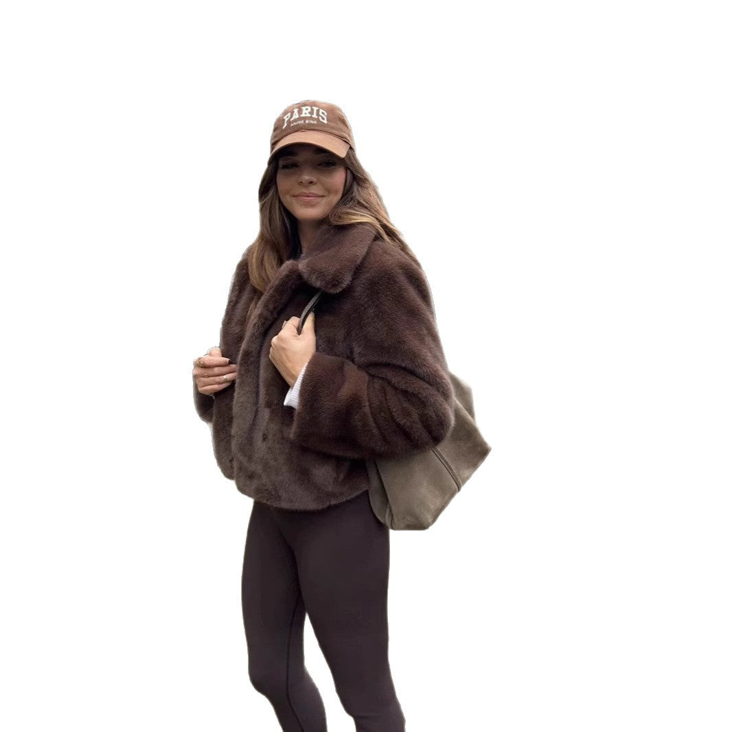 Ladies short faux fur jacket with elegant collar and extra comfort Lune London