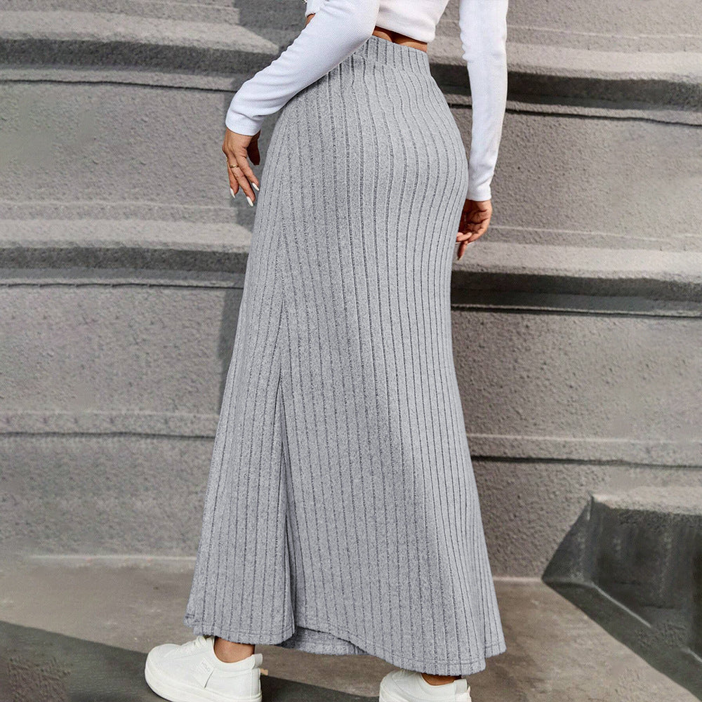 Jupe maxi en tricot pour femmes avec détails de boutons et fente latérale Chic & Stil