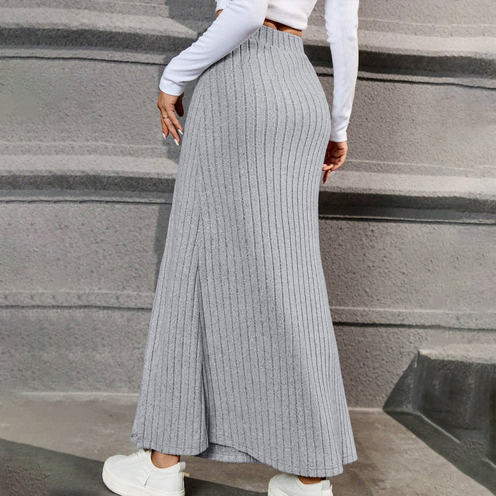 Jupe maxi en tricot pour femmes avec détails de boutons et fente latérale Chic & Stil